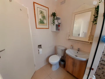 2 Bedroom Flat & Apartment