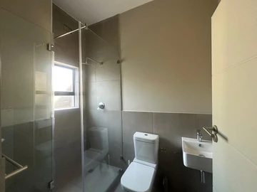 3 Bedroom Flat & Apartment