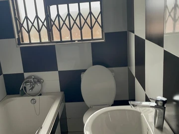 4 Bedroom Flat & Apartment