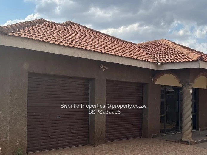 Stunning 4 bedrooms for rental in Charlotte Brooke