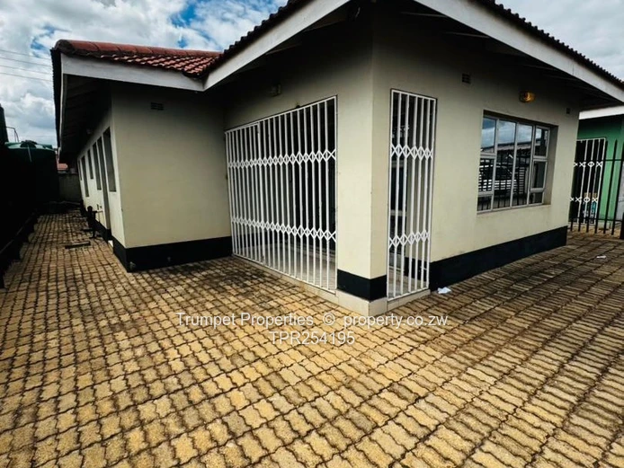 Aspindale Park 3-Bed — Main En-Suite, Solar & Secure