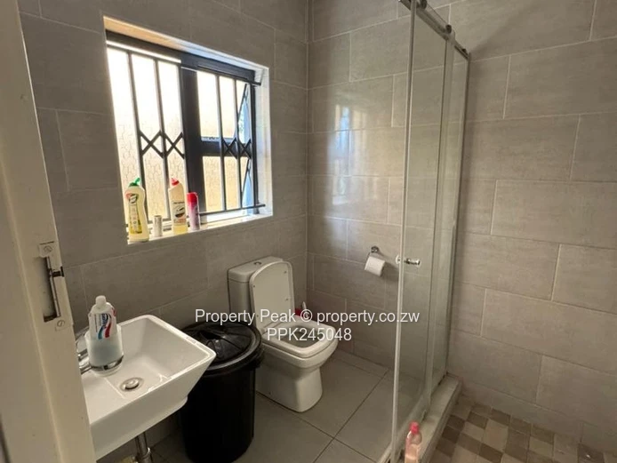 Beautiful Hatfield 5-Bed Home on 1,870m² — Solar System, Borehole