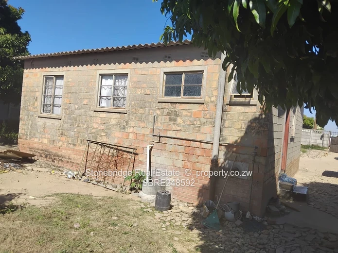3 Bedroomed House in Lobengula west for sale