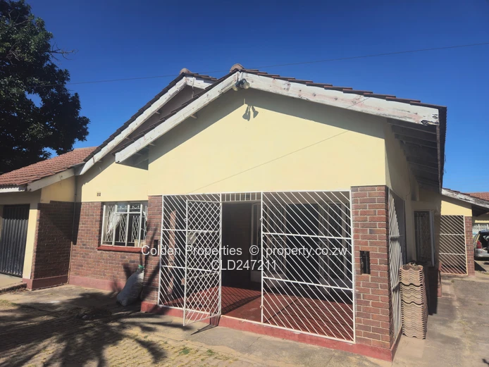 Spacious 3-Bed Home in Zimre Park - 936m² & Borehole (Sole Mandate)
