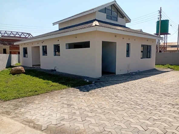 4 Bedroom Flat & Apartment