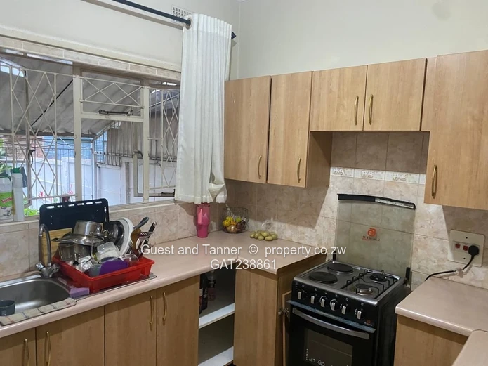 Prime Avondale Garden Flat - 2 Bedrooms, Garage, Front and Back Gardens