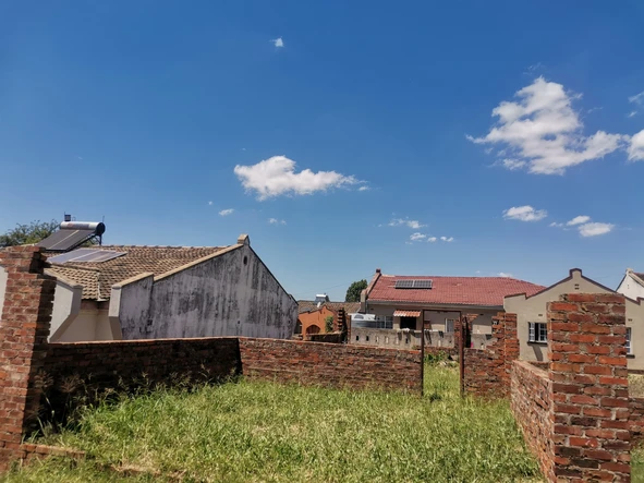 Bluffhill Incomplete 4 bedroomed Garden Flat - Pamvura Sunset