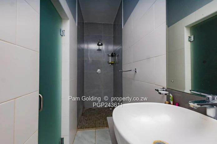 5 bedroom house (Sole Mandate)