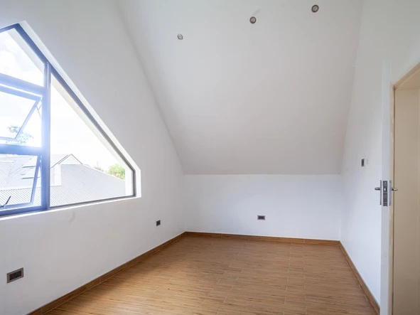 3 Bedroom Flat & Apartment
