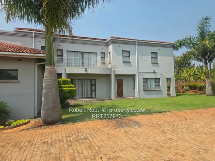 6 Bedroom Executive Townhouse to Rent in Helensvale