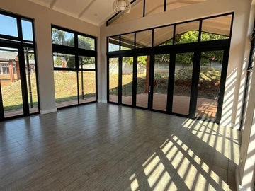 4 Bedroom Flat & Apartment