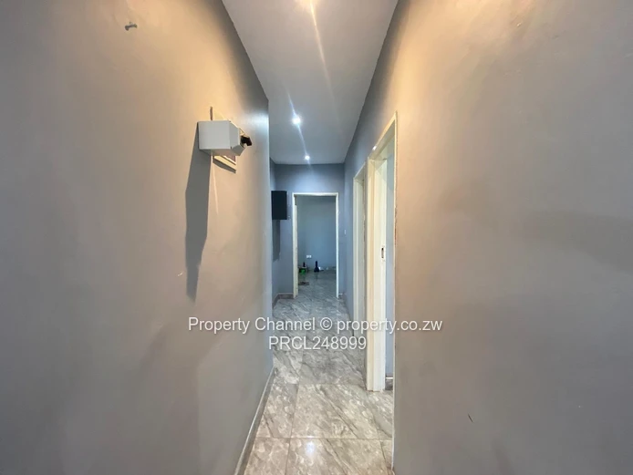 Glaudina 3-Bed: Modern Tiles, Built-ins & Borehole