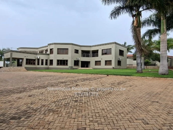 6-Bedroom Luxurious Rental in Shawasha Hills, Harare with Pool & Borehole!