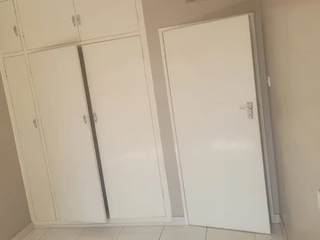 2 Bedroom Flat & Apartment