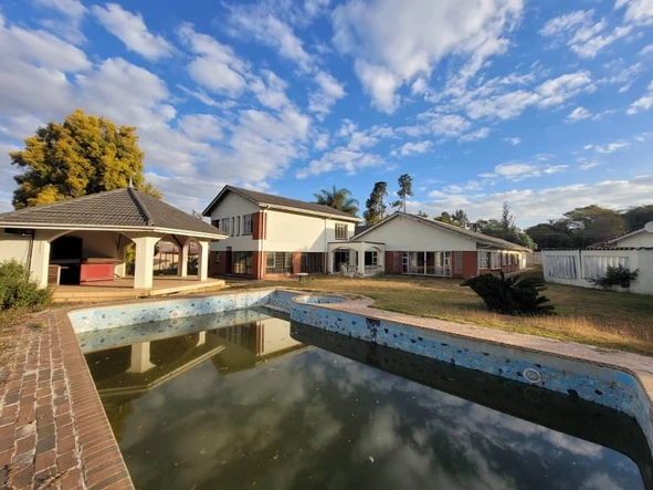 Spacious Office in Highlands with Pool & Borehole Amenities!