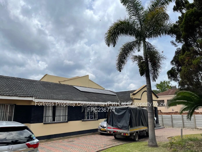 Solid Golden Oldie – 5-Bedroom Double-Storey Home for Rent in The Grange 