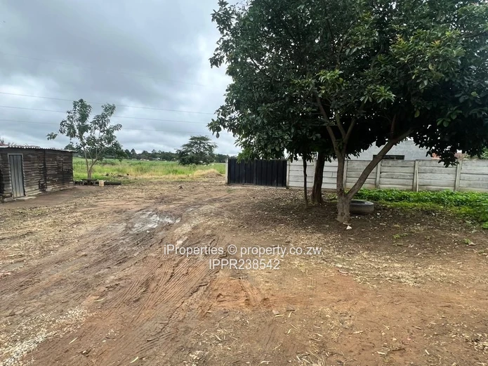 3,300sqm Stand with Title Deeds and Serviced 3-Bedroom Cottage