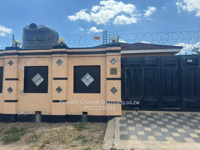 Solar-Powered 4 Bedroom Family Home