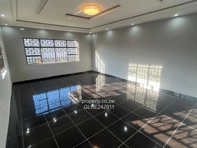 Modern 3-Bed Rockview Home — Open-plan & Paved Drive