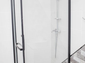 4 Bedroom Flat & Apartment