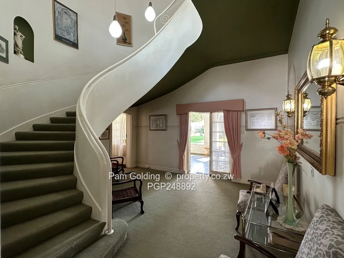 Timeless Family Home With Pool And Cottage.