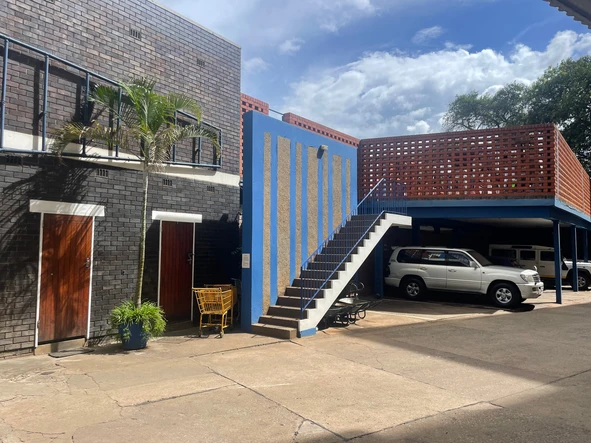 2 Bedroom Flat & Apartment