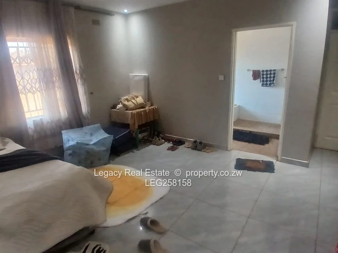 Spacious 4-Bed Home with Island Kitchen & Borehole