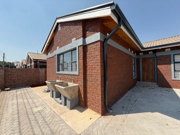 3 Unit Townhouse Complex