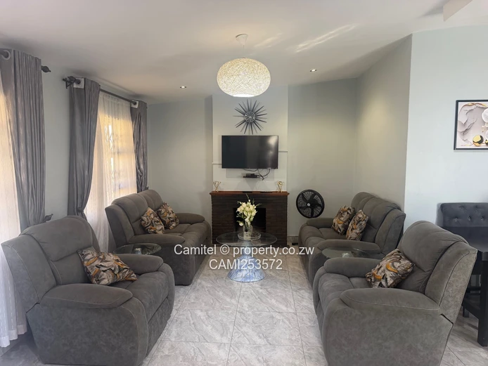 Spacious 3-bed Sunridge Home with Flatlet & Verandah