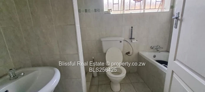 5bedroom house for sale in Chadcombe, Harare