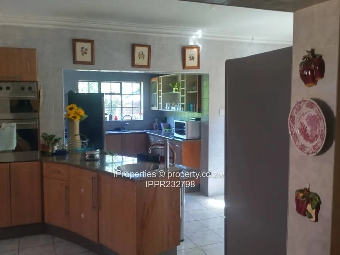 Spacious  old money  Property in Old Mazowe 