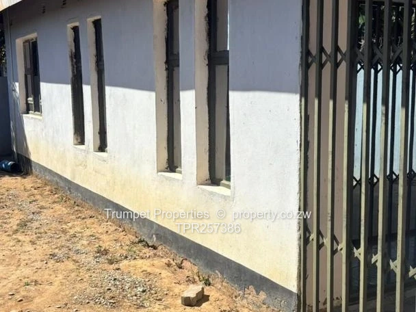 4-Bed Norton Home — Title deeds, Borehole