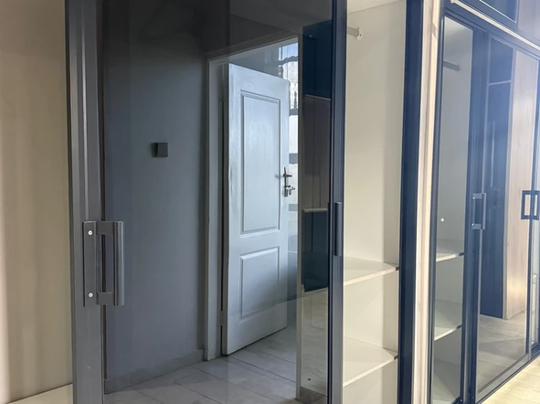 4 Bedroom Flat & Apartment