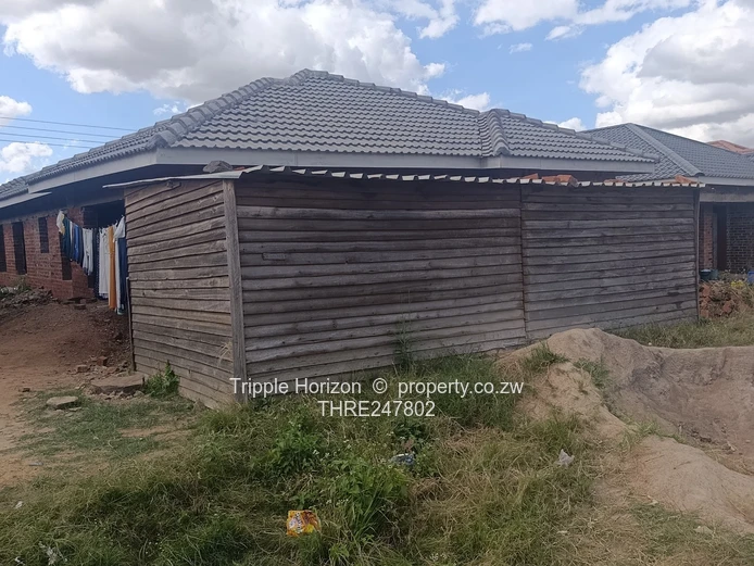 5-Bed Shell on Main Road, Glaudina — En-suite & Fireplace