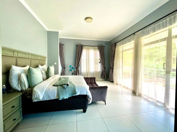 6 Bedroom Flat & Apartment