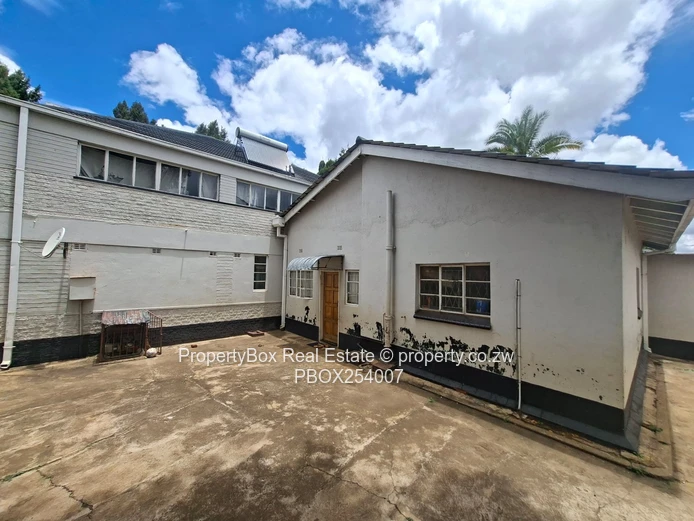 Eastlea Prime Property for Sale suitatble for Offices!