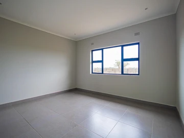 3 Bedroom Flat & Apartment