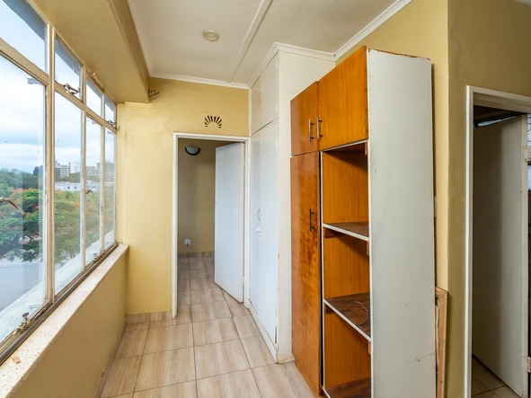 2 Bedroom Flat & Apartment