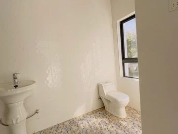 4 Bedroom Flat & Apartment