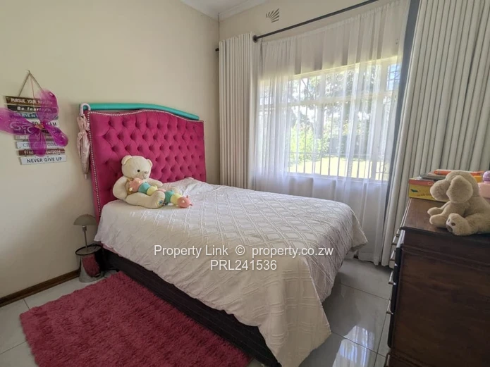 Home With Pool & Good Borehole - Available 1 May