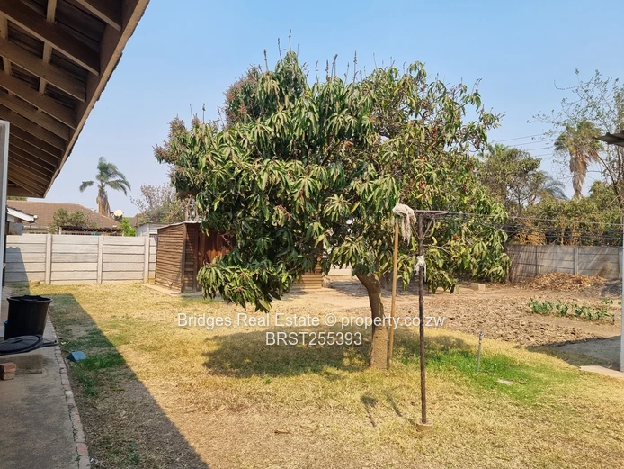 3 BEDS on 1004sqm With  TITLE DEED (Sole Mandate)