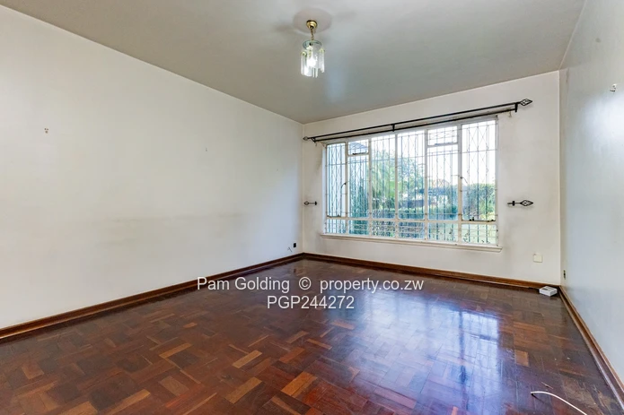 3 Bedroom Duplex Flat for Sale in Eastlea