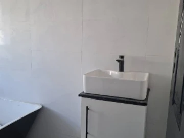 4 Bedroom Flat & Apartment