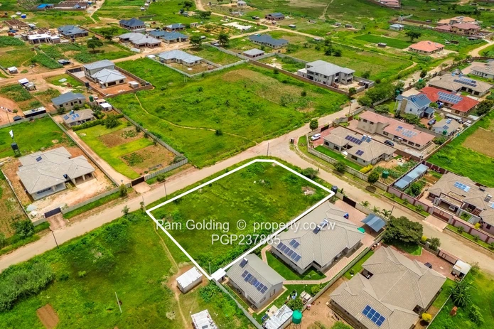 1500 Square Meter Stand For Sale in Haydon