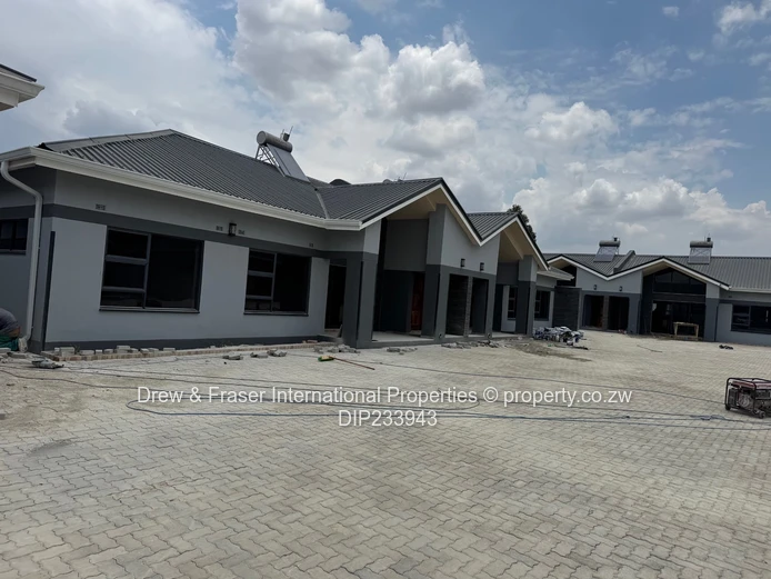 Modern 3-Bed Garden Flat with Borehole in Old Windsor