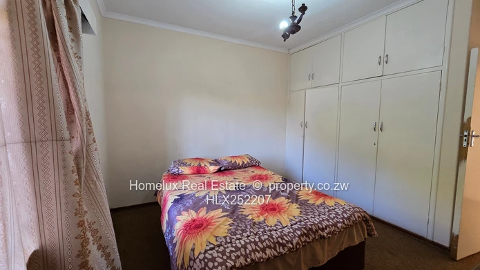 Beautiful 2 Bed Garden Flat in a small complex  (Sole Mandate)