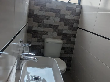 4 Bedroom Flat & Apartment