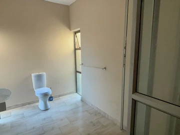 3 Bedroom Flat & Apartment