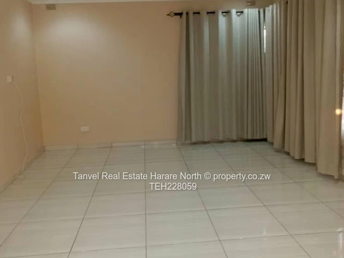 A Captivating house in Aspindale park With 4 beds,mes,lounge, dining,modern fitted kitchen.