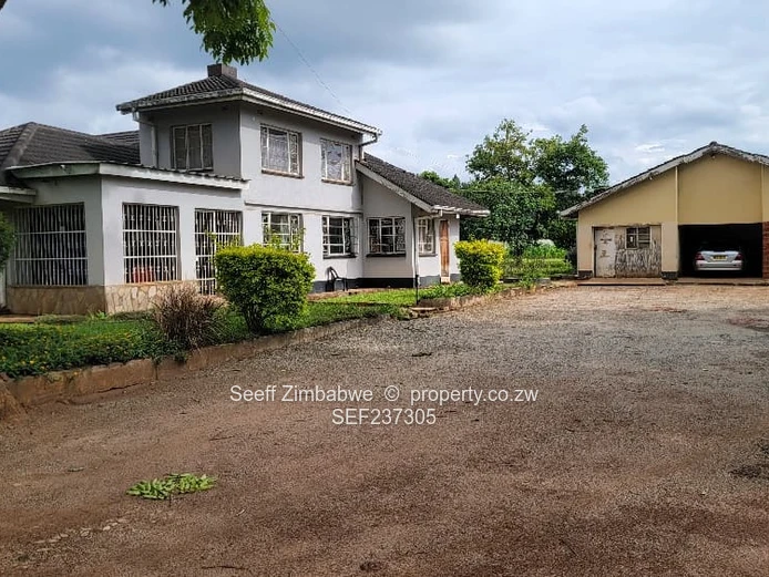 Marlborough: 4-Bed Home on 9070m² with Borehole & Gardens